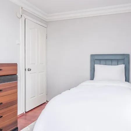 Centrally Located Spacious Modern Flat In Bakirkoy 아파트