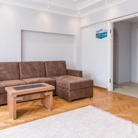 Centrally Located Spacious Modern Flat In Bakirkoy Daire