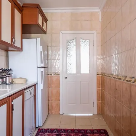 Centrally Located Spacious Modern Flat In Bakirkoy